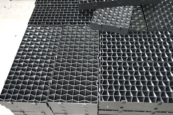 Cooling tower air inlet grille
